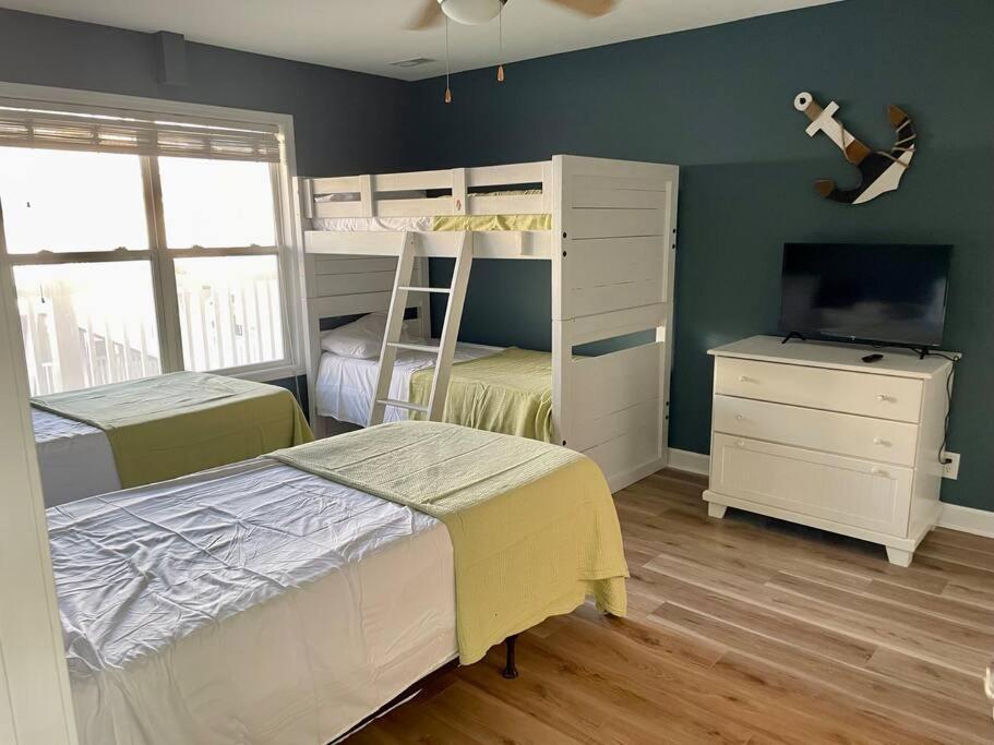 3 Bedroom Condo, Ocean Views & Short Walk To Beach! Île au chêne Extérieur photo