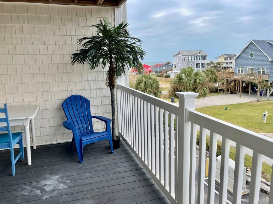 3 Bedroom Condo, Ocean Views & Short Walk To Beach! Île au chêne Extérieur photo
