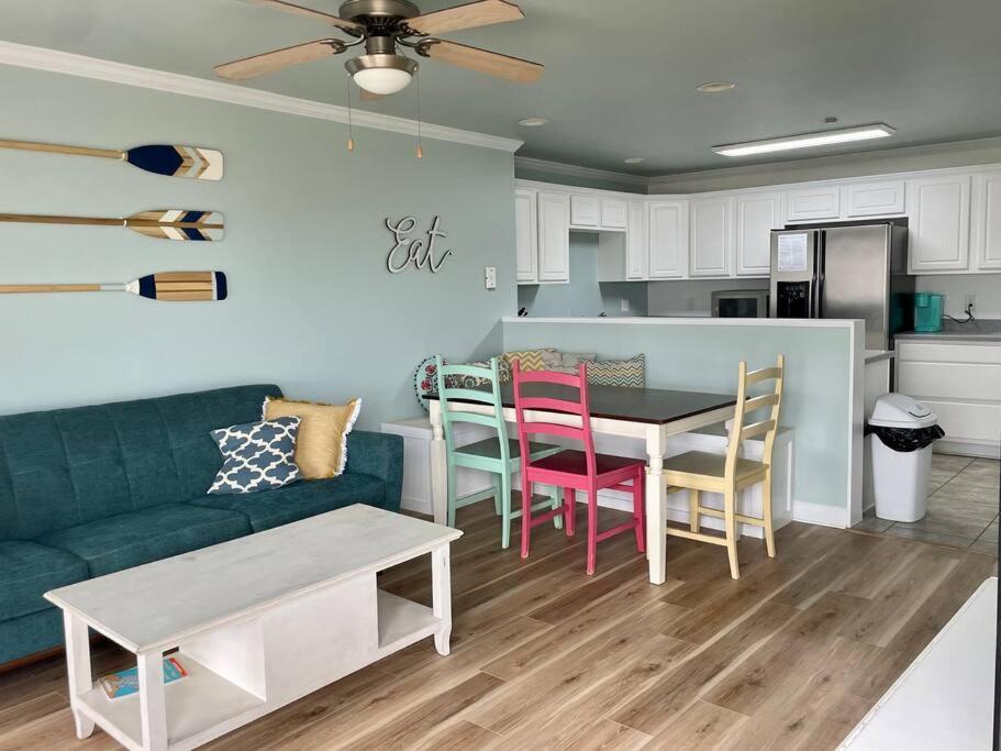 3 Bedroom Condo, Ocean Views & Short Walk To Beach! Île au chêne Extérieur photo
